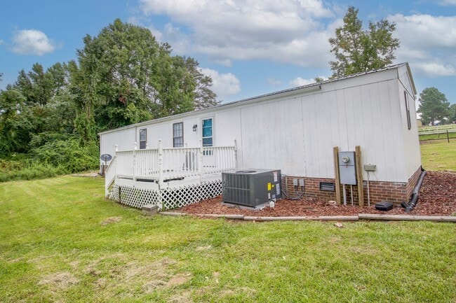 Building Photo - Charming Renovated 2-Bedroom, 2-Bath Home ...