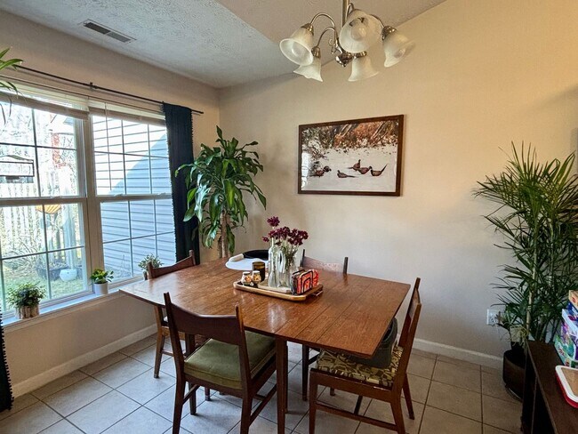 Building Photo - 3730 Ellison Dr