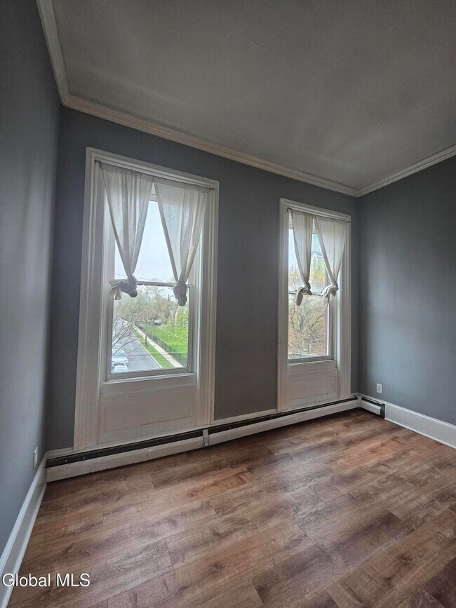 Building Photo - 32 1st St