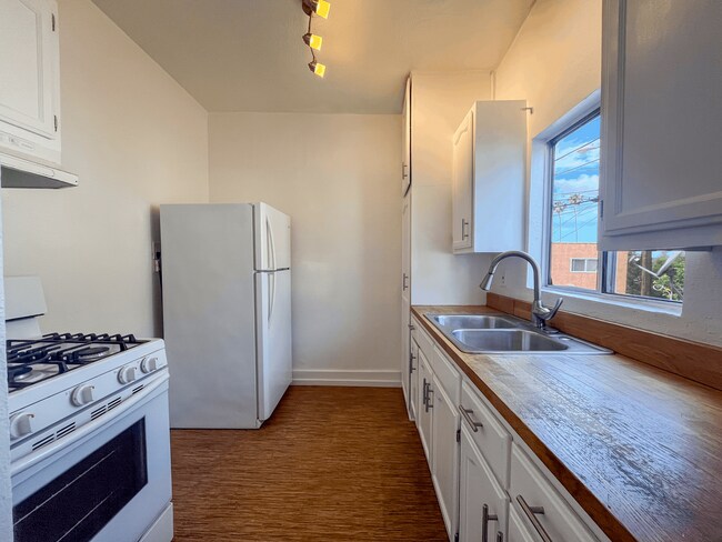 Interior Photo - 3956 W 27th St