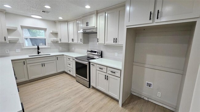 Building Photo - 741 S Glen Ln