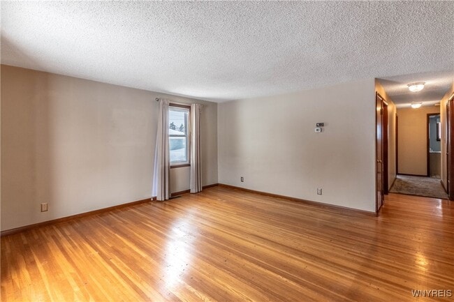 Building Photo - 194 Boncroft Dr