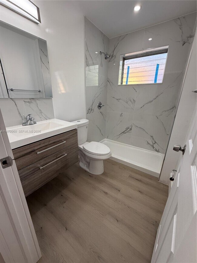 Building Photo - 3610 SW 25th Ter