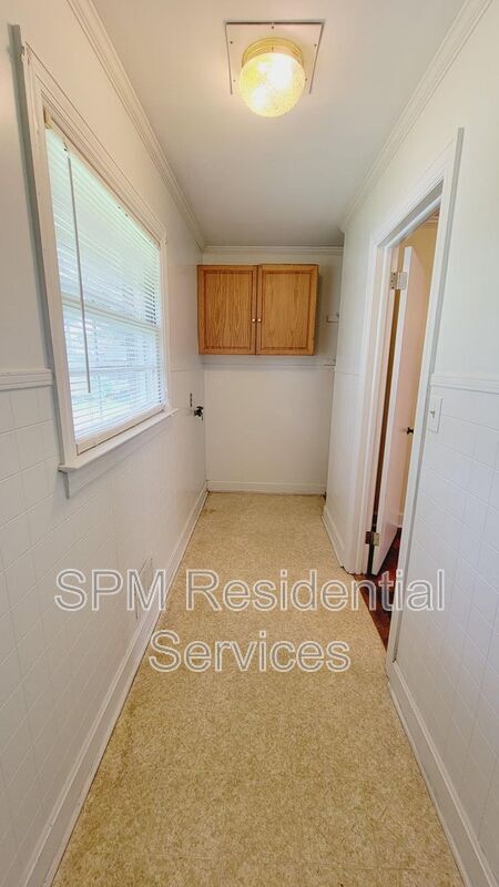 Building Photo - 2512 Castle Hayne Rd