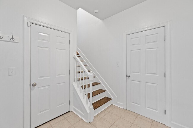 Building Photo - *Charming Farmhouse Style Retreat in Youngsville*