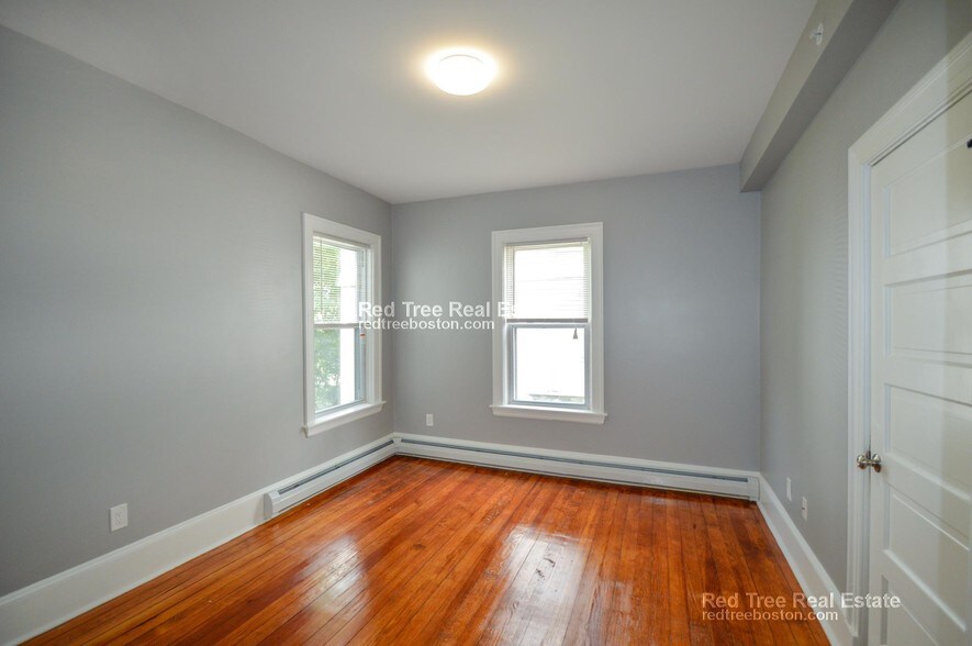 Building Photo - 62 Mapleton St