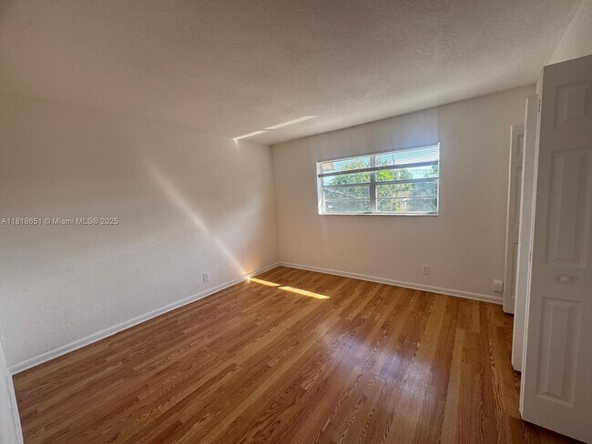 Building Photo - 4820 NW 9th Dr