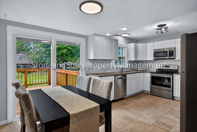Building Photo - 4 bedroom 2 bath on quiet street in Briarwood