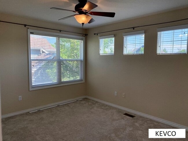 Building Photo - Amazing Three Bedroom Home With Office Space