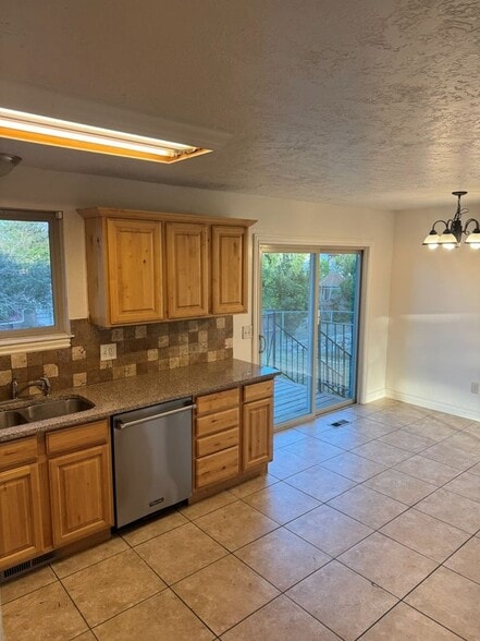 Building Photo - 4481 S Woodgrove Dr