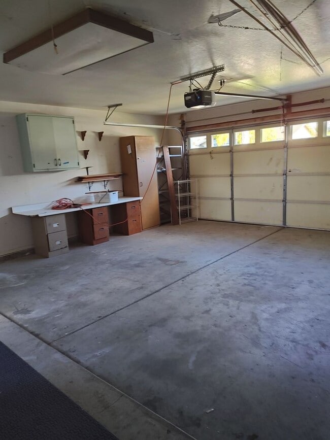 Building Photo - Charming Single-Story Home with Bonus Space & Beautiful Backyard