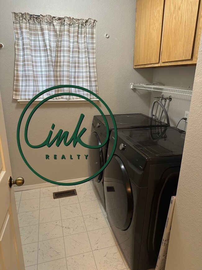 Building Photo - Newly updated home in Carson City