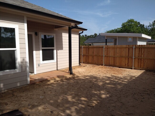 Building Photo - 1000 Wooded Hollow Ct