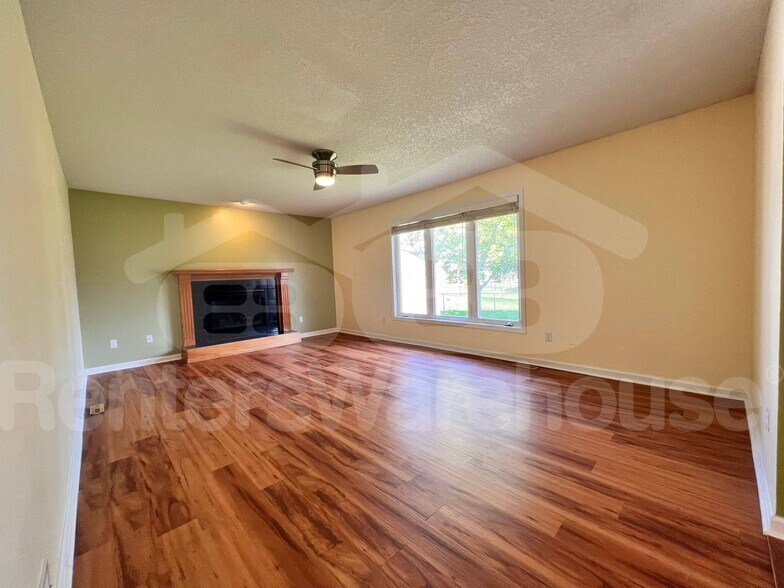 Building Photo - 1513 NE Michael Dr
