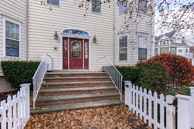 Building Photo - 224 Salem St