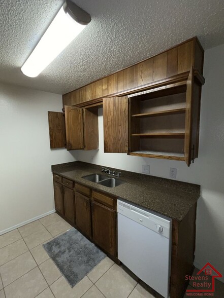 Building Photo - 2111 NW Lindy Ave