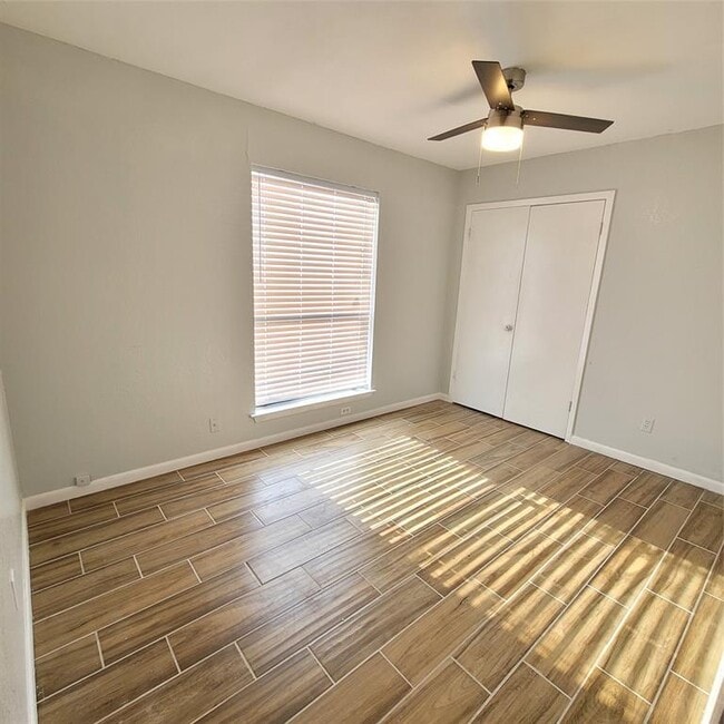 Building Photo - 13351 Water Oak Ln