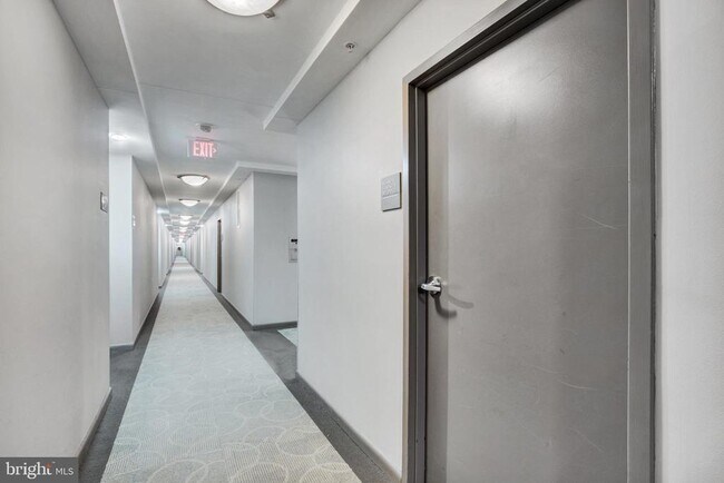 Building Photo - 1021 N Garfield St