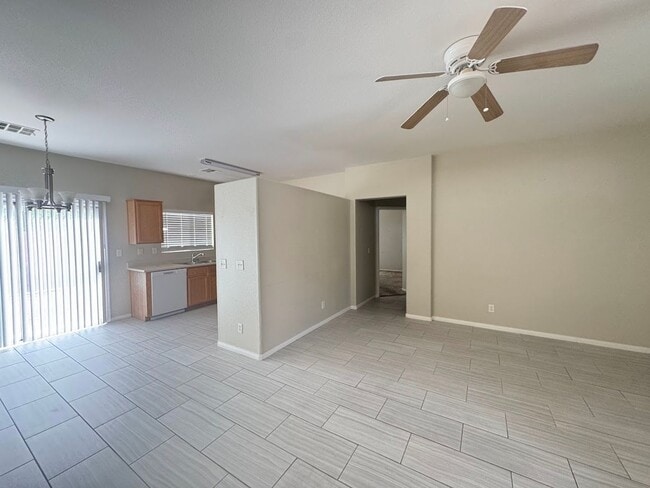 Building Photo - 6005 Highland Gardens Dr