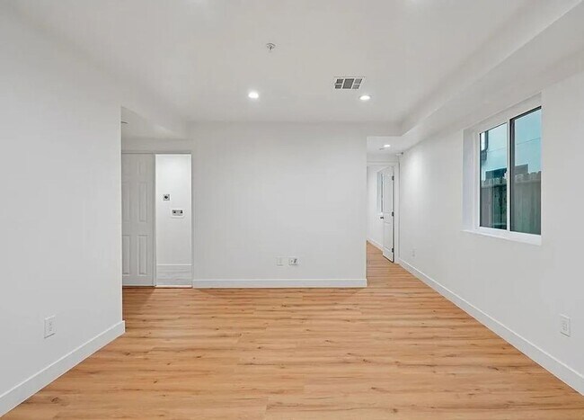 Building Photo - Graham(10422)