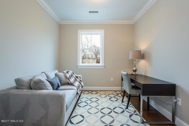 Building Photo - 52 Brookside Dr