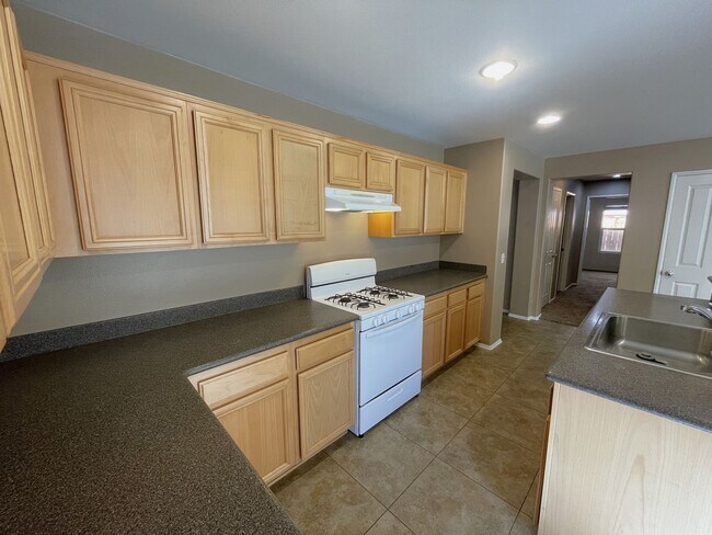 Building Photo - Charming Single-Story 3-Bedroom Home in Be...