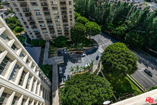 Building Photo - 2160 Century Park E