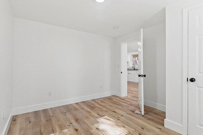 Building Photo - 3169 Westover Dr