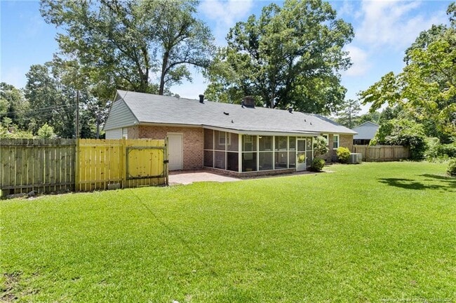Building Photo - 221 Palomar St
