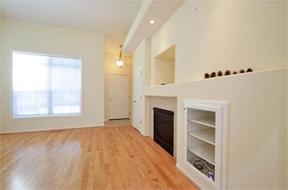 Building Photo - Modern & Bright 2BR/2BA Townhome in Eden P...