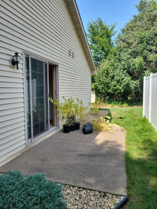 Building Photo - 2209 Cattail Way