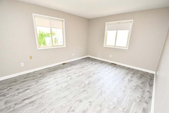 Building Photo - Updated 3 bedroom 1.5 bath home in South Bend IN