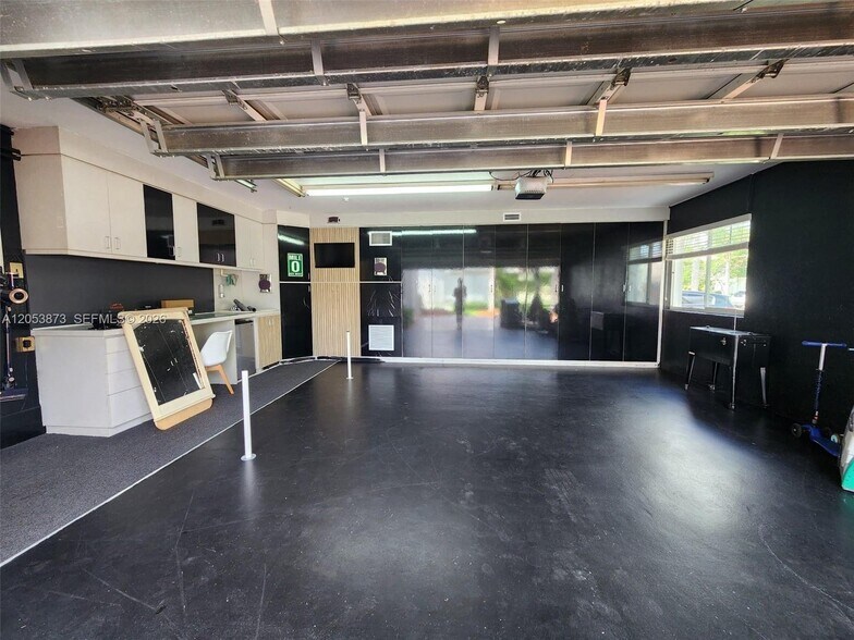 Building Photo - 594 Spinnaker