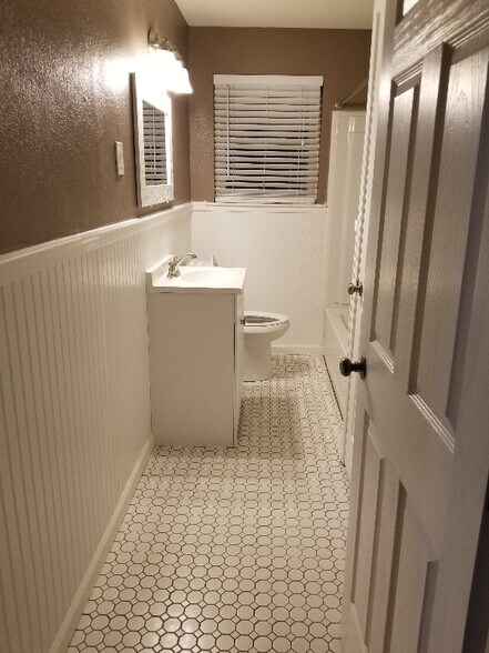 Building Photo - 413 Pine St