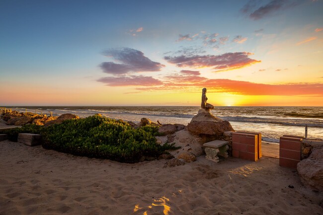 Building Photo - Hawaiian Beach Style Home in the Solimar B...