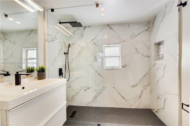 Building Photo - 755 NW 43rd St