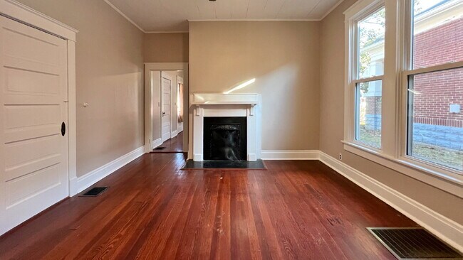 Building Photo - Coming Soon: 1BR, 1BA duplex