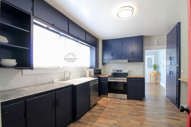 Building Photo - 310 N 2nd Ave