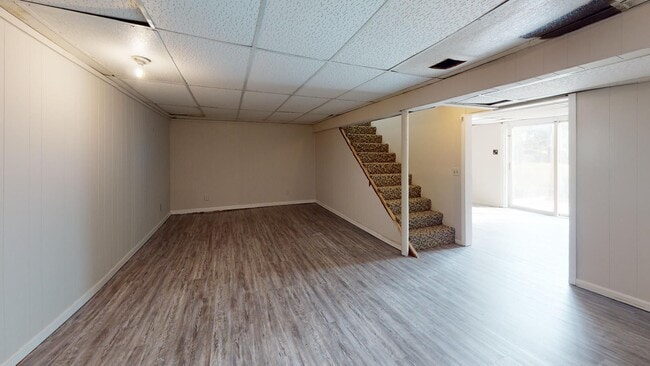 Building Photo - Ranch home close to Parkway