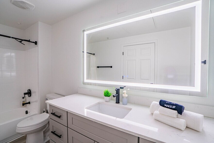 Building Photo - 6610 N 93rd Ave