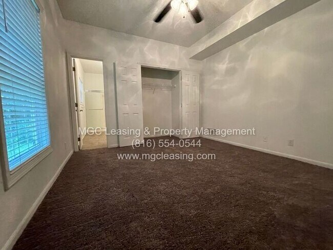 Building Photo - Everyday Comfort in Creekwood Park Townhom...