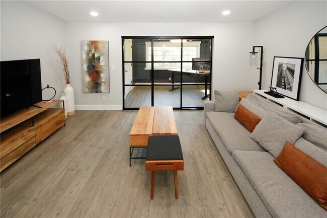 Building Photo - 1468 Briarwood Rd NE