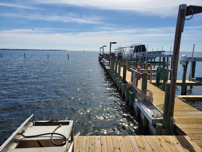 Building Photo - 2100 W Beach Drive