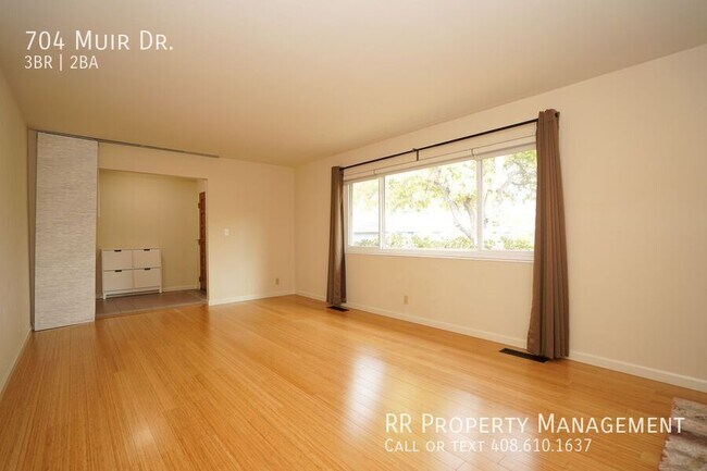 Building Photo - 704 Muir Dr