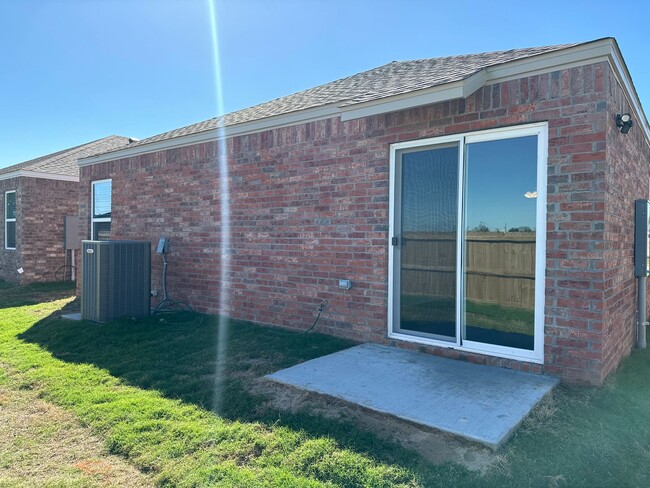 Building Photo - *Pre-leasing* Three Bedroom | Two Bath Hom...