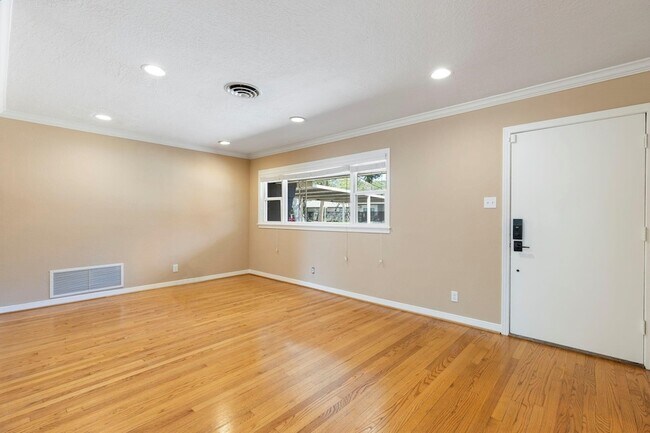 Building Photo - 1802 Turnpike Rd