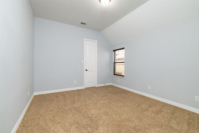 Building Photo - 305 Dorset Ct