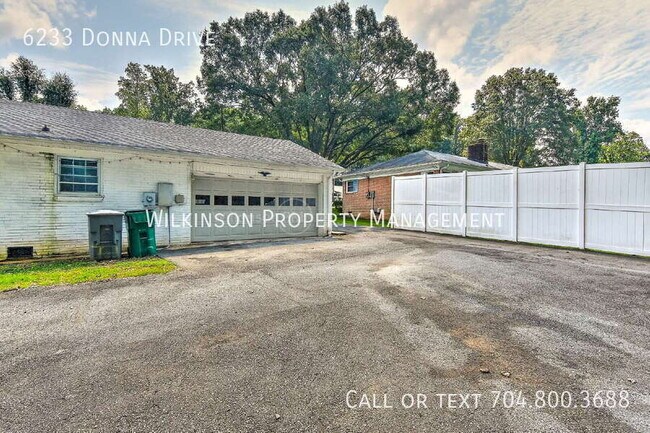 Building Photo - 6233 Donna Dr