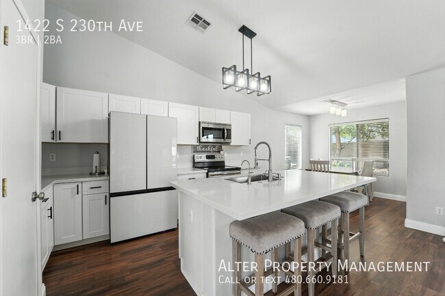 Building Photo - 1422 S 230th Ave