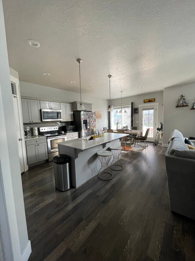 Primary Photo - 14526 S Juniper Shade Dr